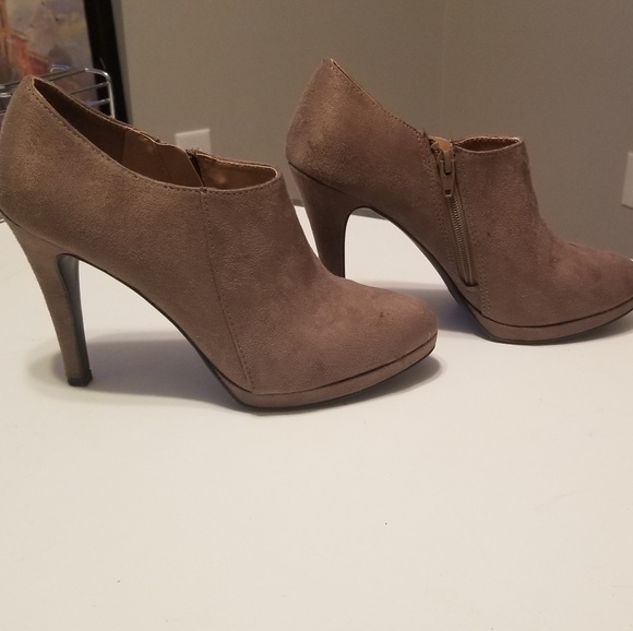 Platform Bootie -Taupe - 8.5M - Picture 1 of 5